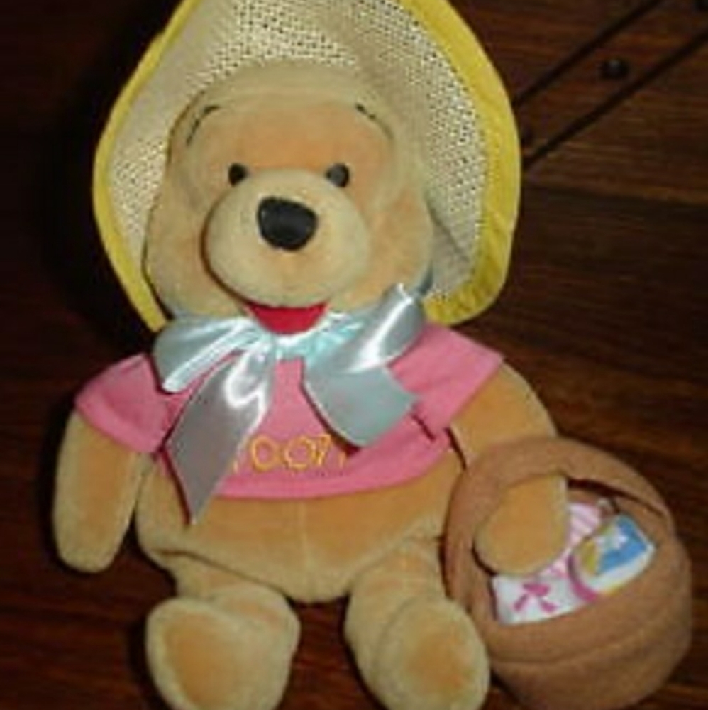 Disney Pooh witg Easter bonnet